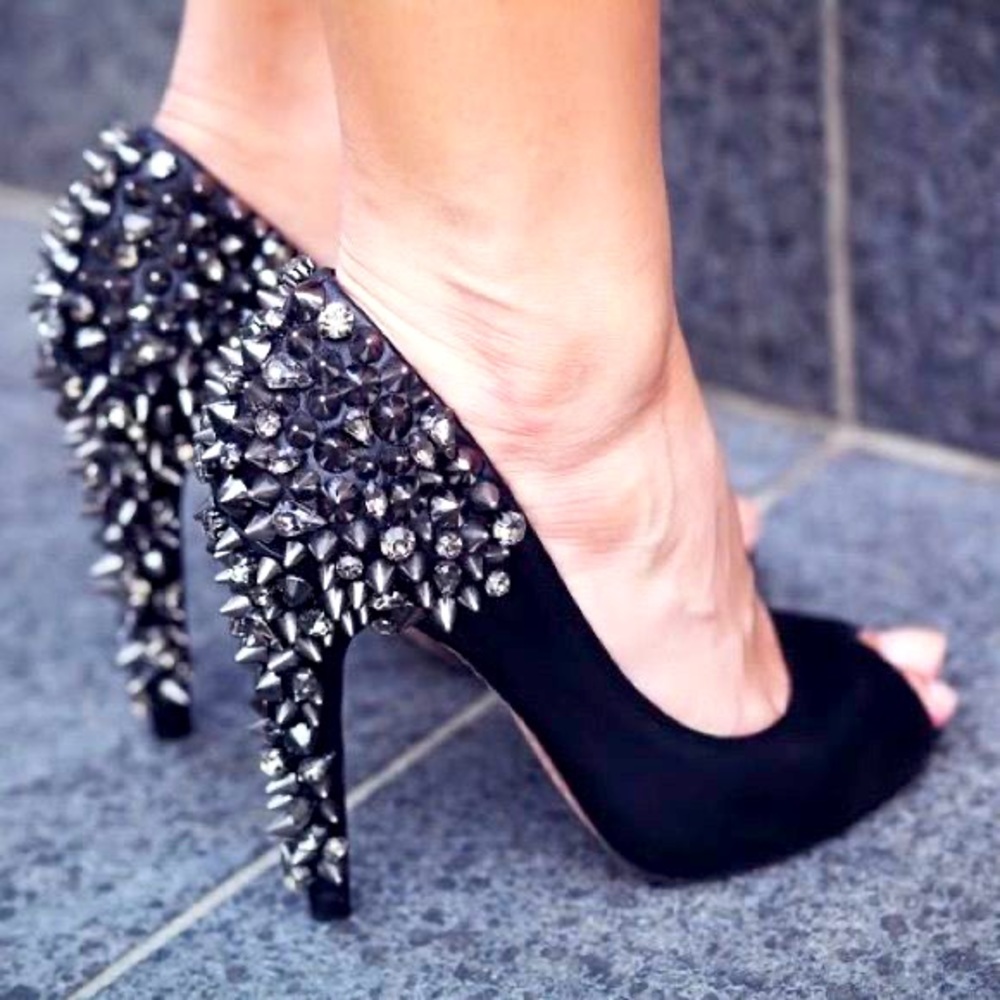 Leather Lorissa Stud Pump